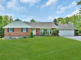 8 Halsey Pl, Valhalla, NY 10595