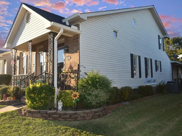 1313 Cambridge Pl, Anniston, AL 36207