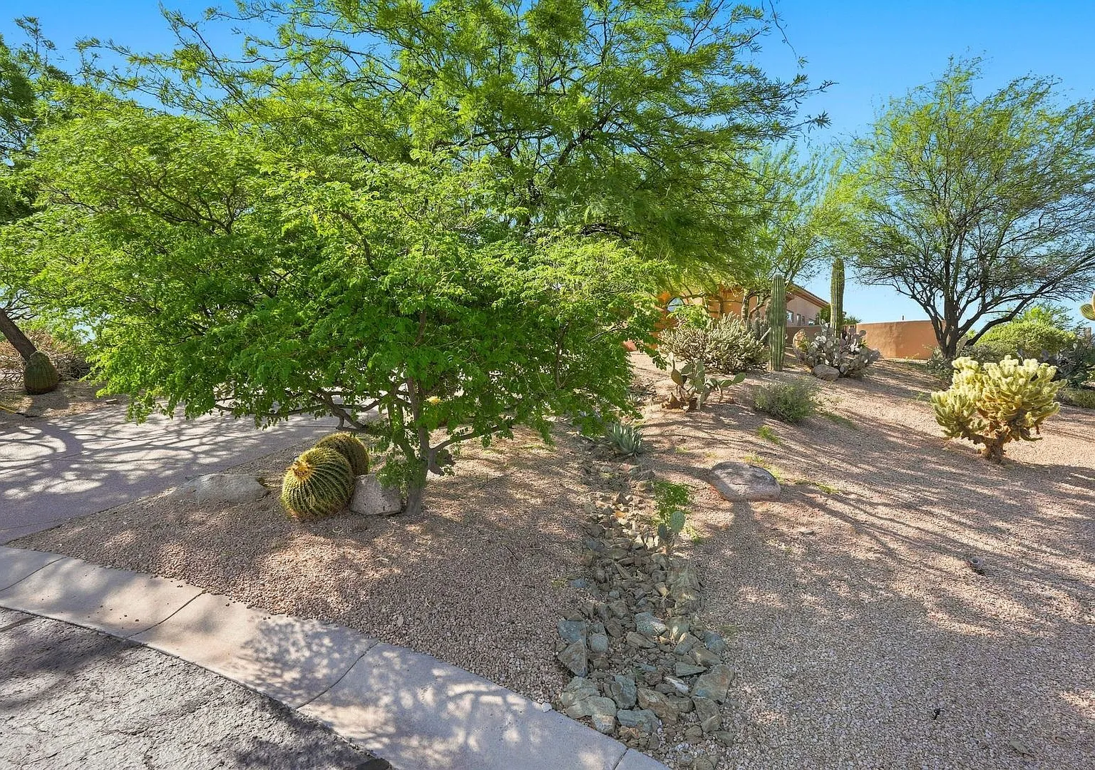 Stunning 4 bed 2.5 bath home in N. Scottsdale with pool, in the Sierra Norte HOA community — Photo 2