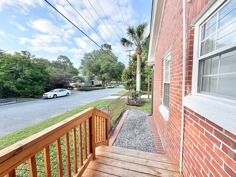 637 Columbus Dr — Photo 4