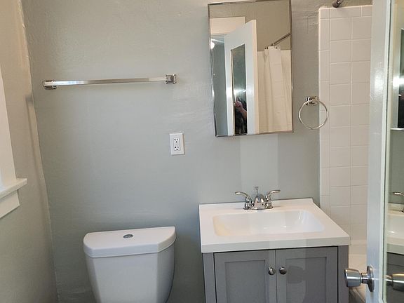 4th image of 1919 E 4th St APT 7