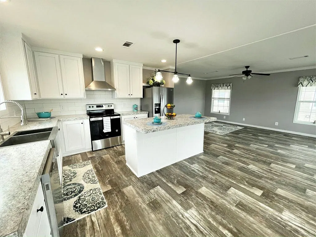3 bed, 2.0 bath, 1372 sqft, $1,399 — Photo 4
