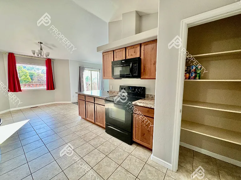 358 Grullo Ln — Photo 5