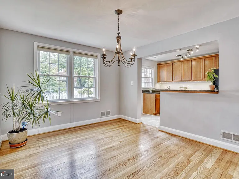 1570 Dellsway Rd — Photo 8