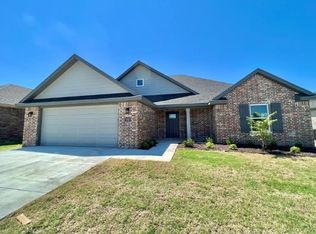 951 Sugar Pine St, Tontitown, AR 72762