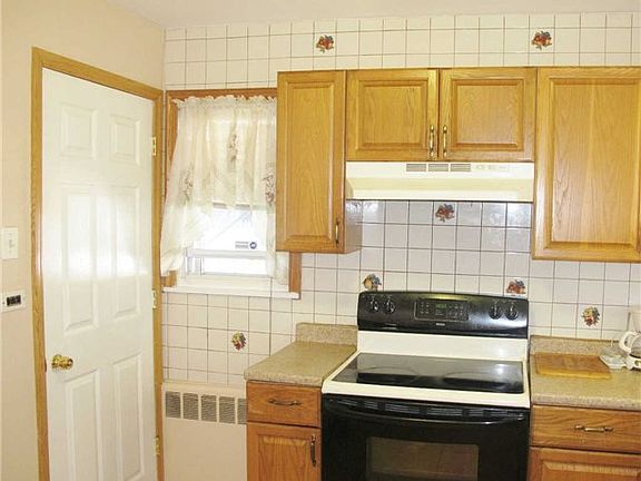 5th image of 716 Cathy Ct