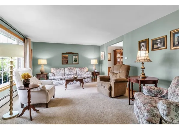 35 Irondale Dr, Depew, NY 14043