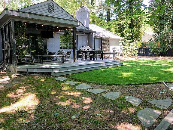 3rd image of 138 Berkeley Ln