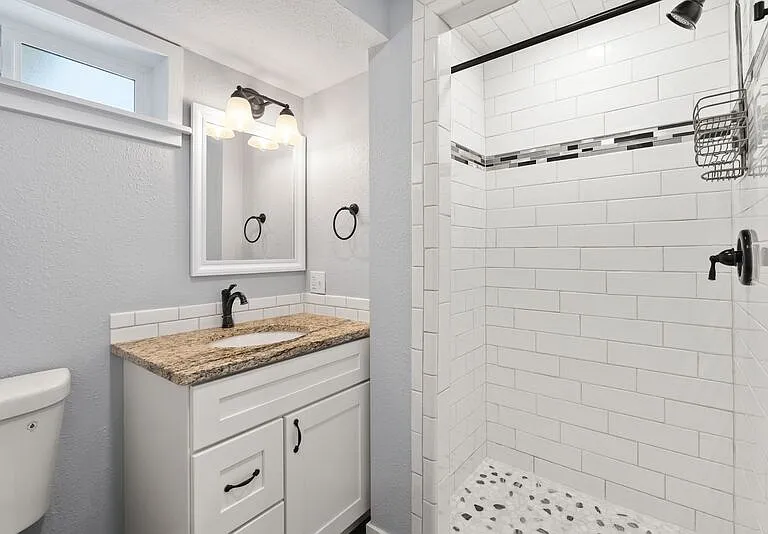 900 Westwood Dr — Photo 17