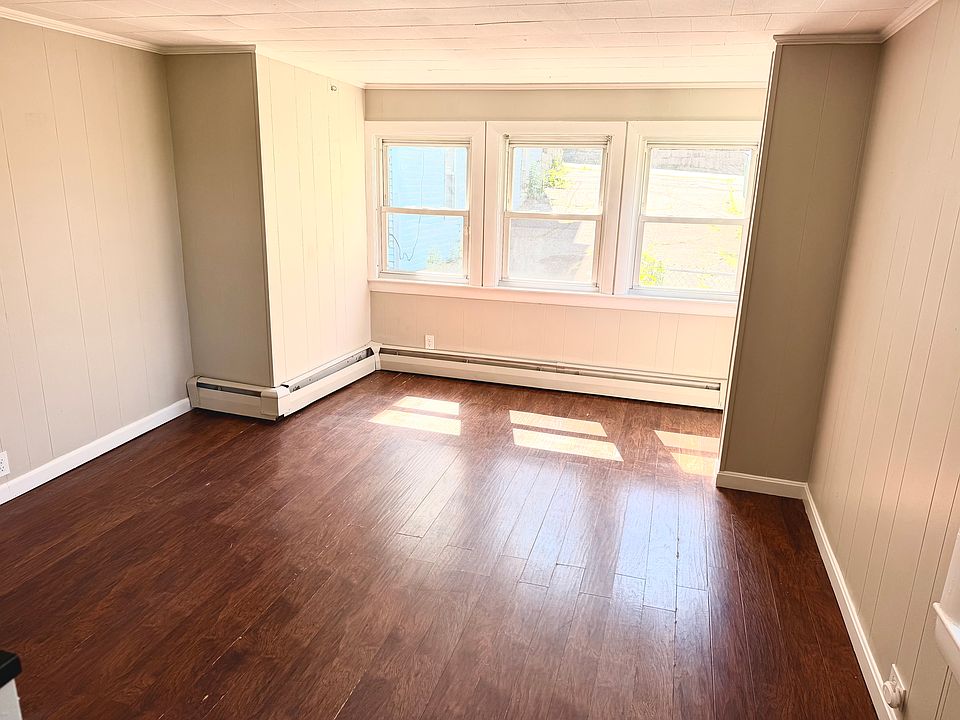 1st image of 32 Rockland St