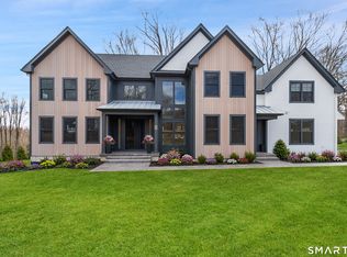 8 Holly Ln, Sandy Hook, CT 06482