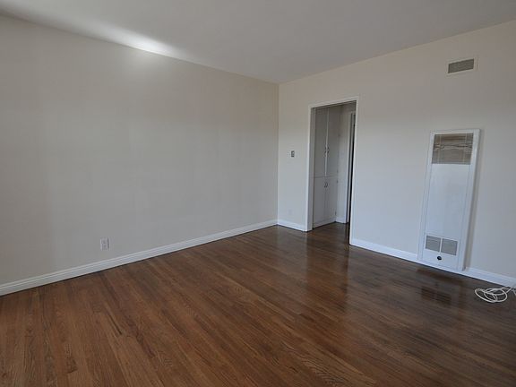 3rd image of 10924 Camarillo St APT 1