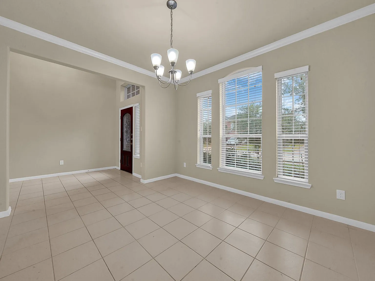 4 bed, 3.5 bath, 2702 sqft, $2,750 — Photo 3