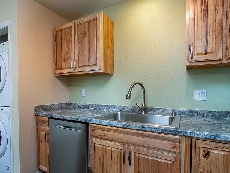 8601 Molanary Dr — Photo 6