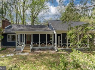 2367 N Lakeshore Dr, Louisa, VA 23093