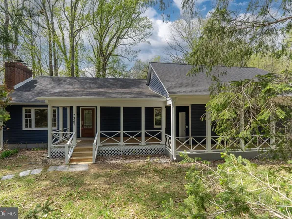 2367 N Lakeshore Dr, Louisa, VA 23093