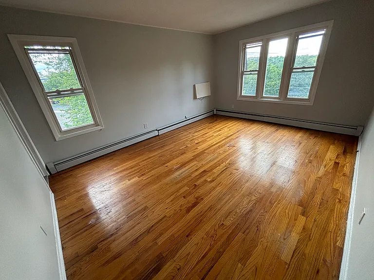 614 Midland Ave #2 — Photo 2