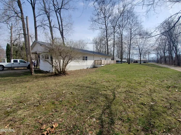 15012 Roberts Shore Dr, Constantine, MI 49042