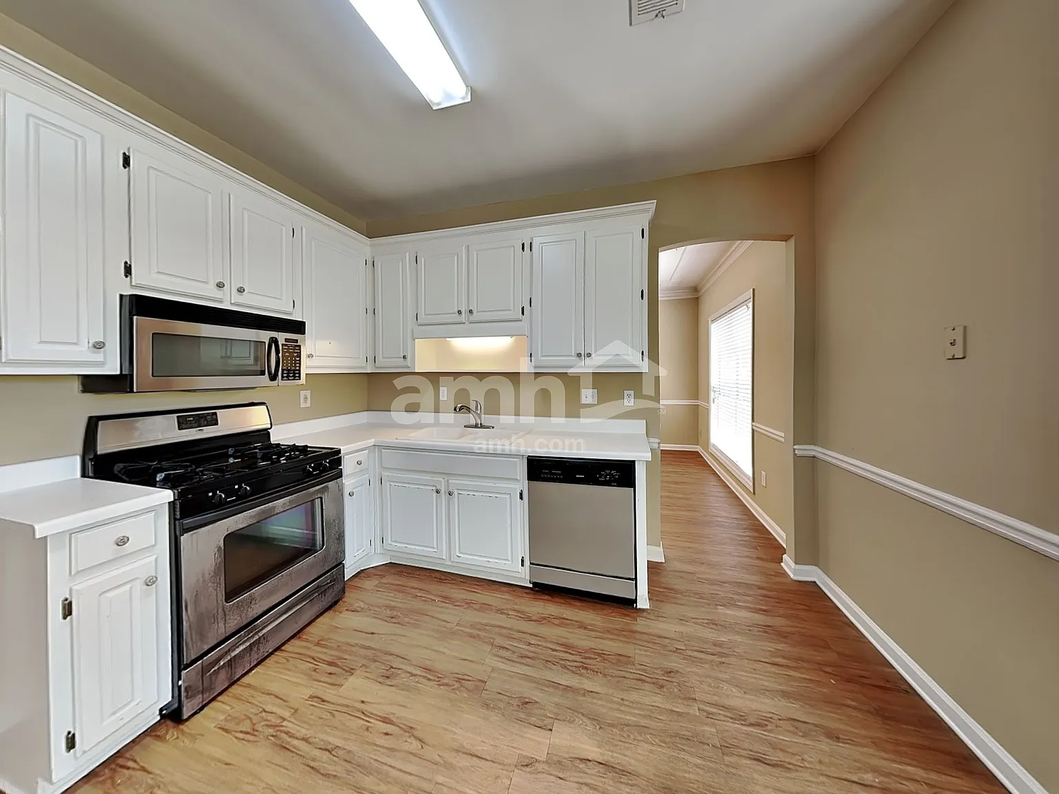 4 bed, 2.5 bath, 2002 sqft, $2,435 — Photo 3