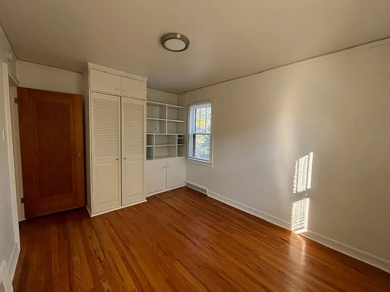 PM 242 - 1804 E 19th St — Photo 19