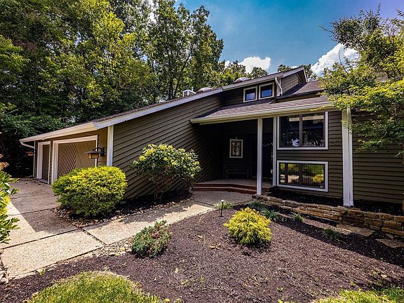 2nd image of 5863 Old Forest Ln