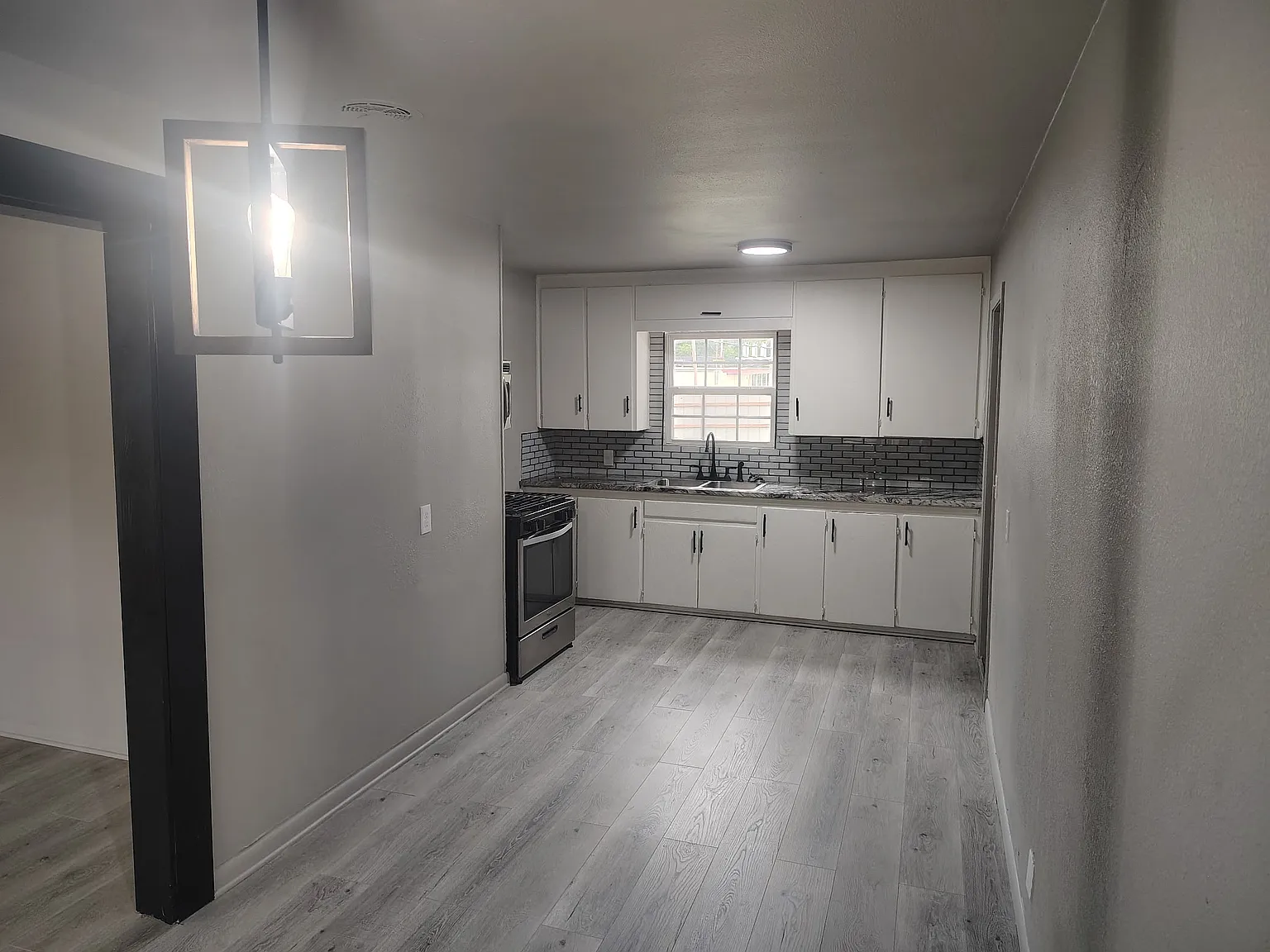 4456 N Detroit Ave — Photo 4