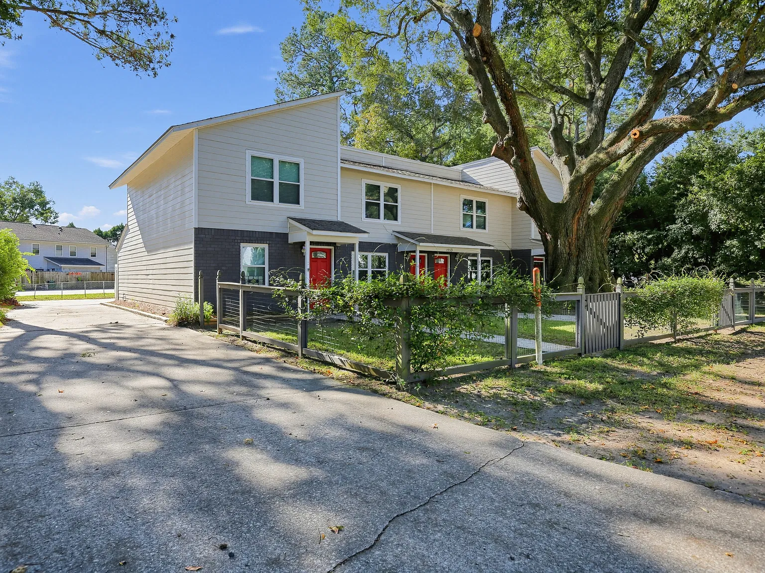 1559 Highland Ave — Photo 3