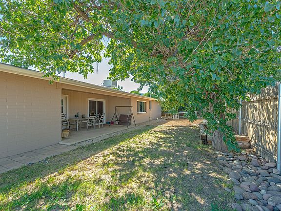 3rd image of 3718 N Sharon Dr