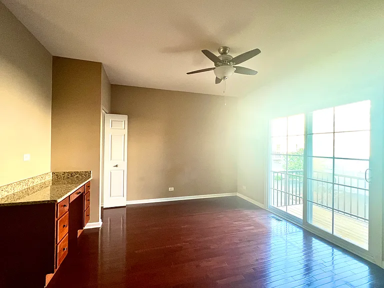 546 Grosvenor Ln — Photo 7