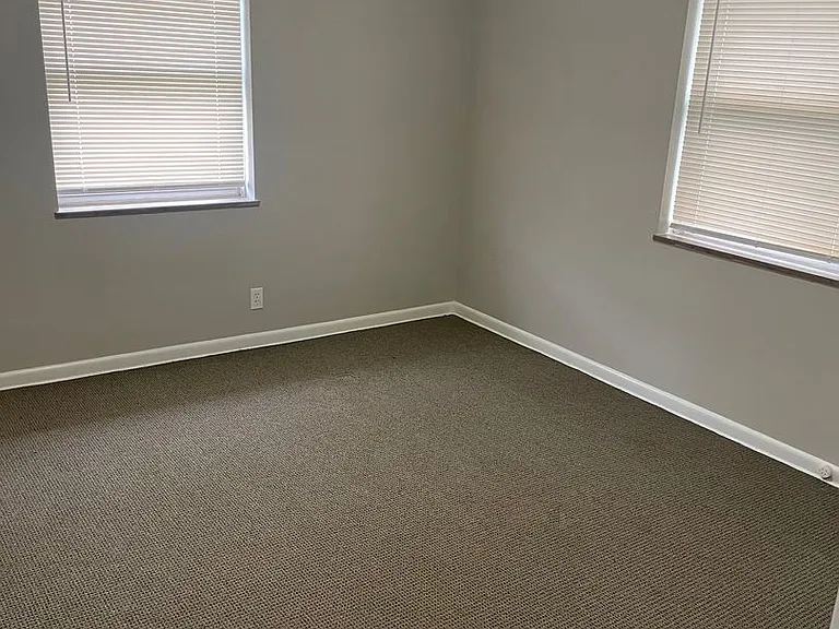 1531 Redwood Ave — Photo 5