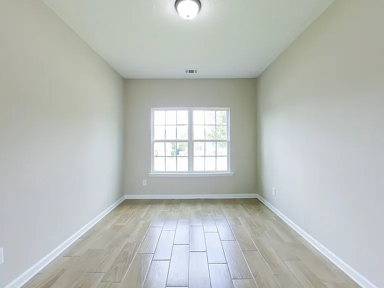 760 Keyes Dr — Photo 11
