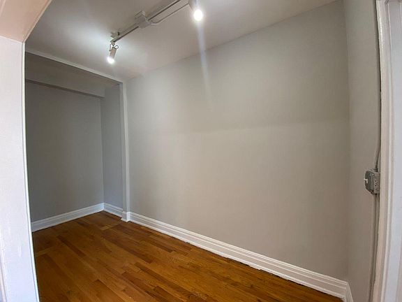 5th image of 1210 W Granville Ave #323