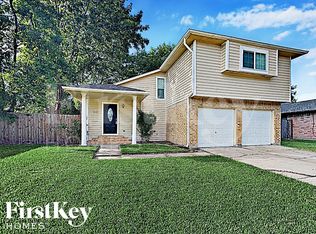 2715 S Belgravia Dr, Pearland, TX 77584