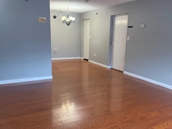 33 McCormick Ter APT 42, Stoughton, MA 02072