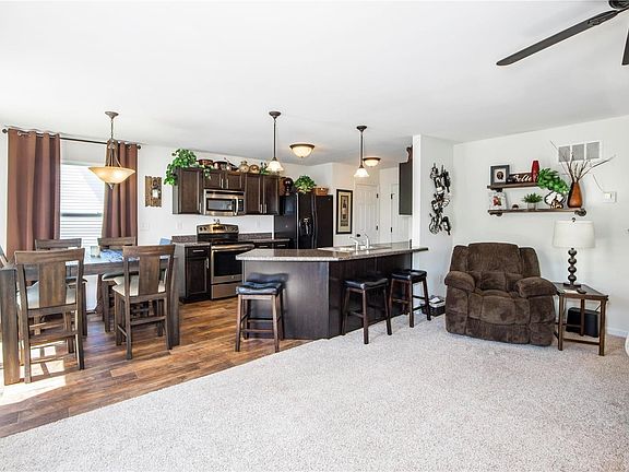Eat in kitchen/dining room
