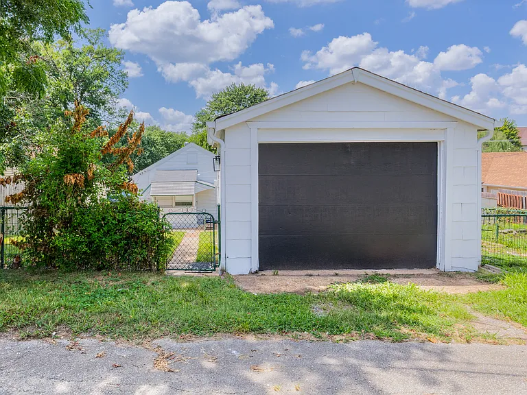 3216 Jasper Park — Photo 5