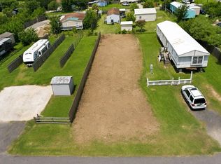 932 13th St, Dickinson, TX 77539