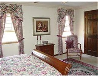 5th image of 70 Waterford Dr