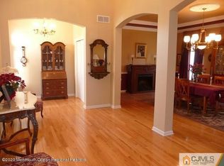 9 Vanderbilt Ct #2062, Old Bridge, NJ 08857