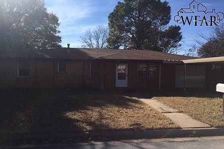 1st image of 1104 Clover Dr