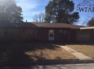 1104 Clover Dr, Burkburnett, TX 76354