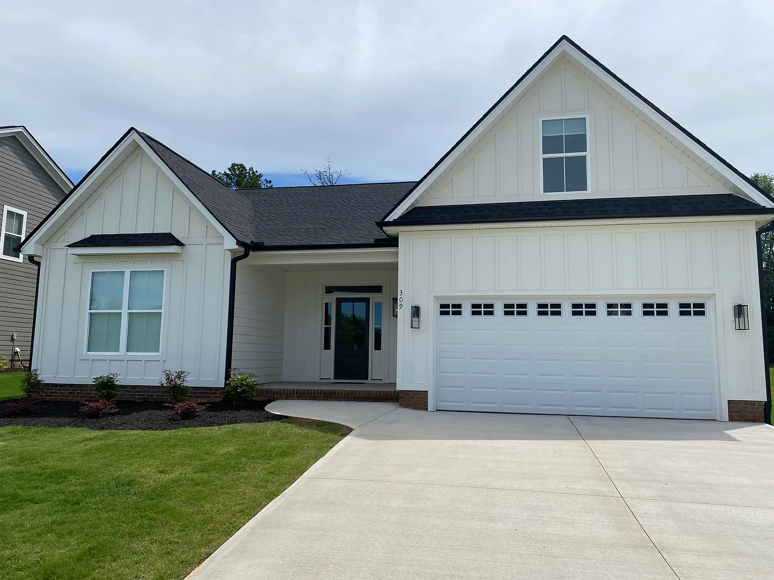 309 Summerall Dr — Photo 2