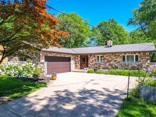 483 E Ridgewood Dr, Seven Hills, OH 44131