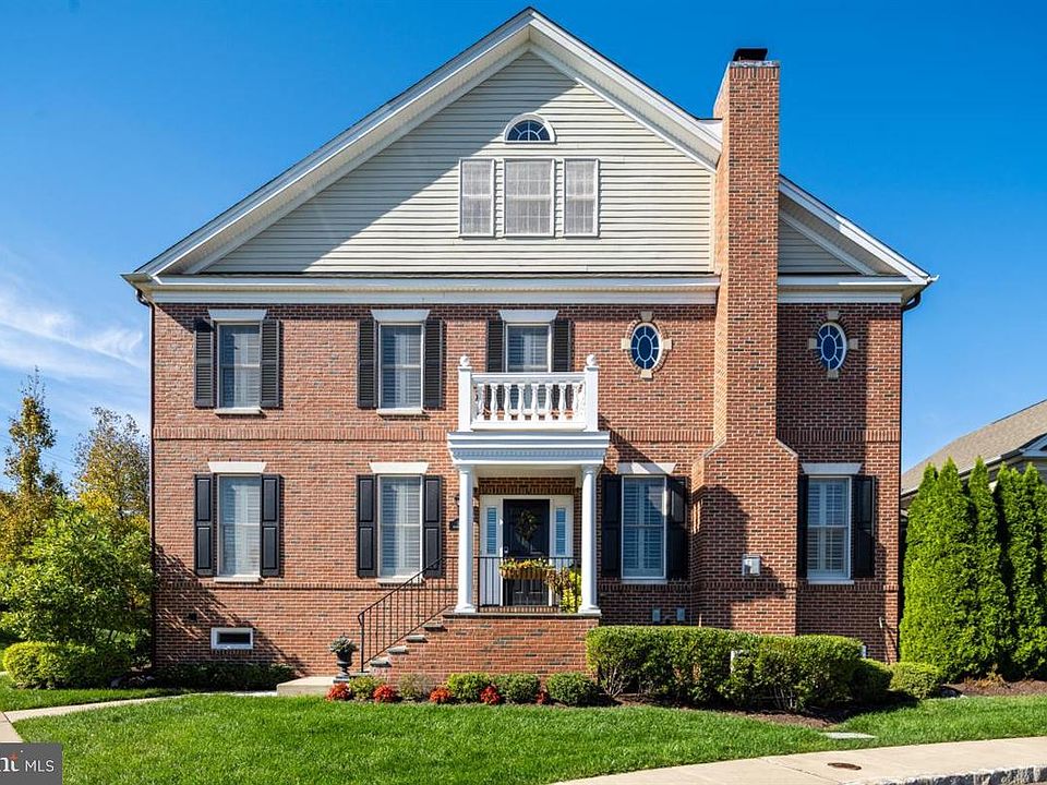 1st image of 144 Hillborn Dr