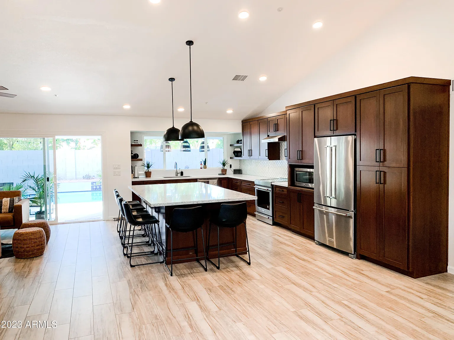 4 bed, 2.0 bath, 2286 sqft, $4,895 — Photo 3