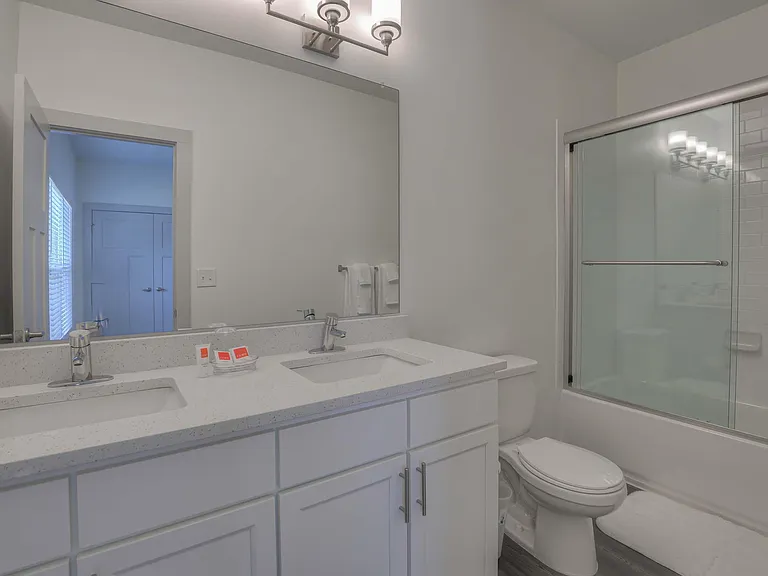 The Flats at Laurel & Pine — Photo 15