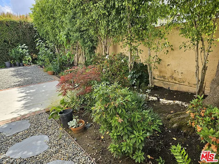 212 S Muirfield Rd — Photo 20