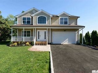 48 Michael F St, Locust Valley, NY 11560