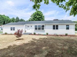 1 Edwards Dr, Brookfield, CT 06804