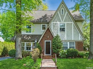 15 Brompton Rd, Garden City, NY 11530